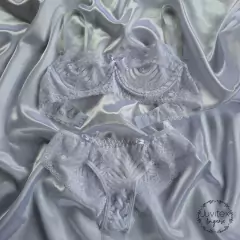 Conjunto Calcinha e Sutiã de Renda sem Bojo com Aro Lingerie Bruna - comprar online