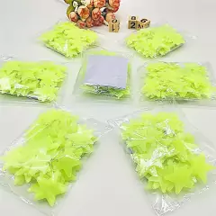 100pcs Arte de parede de adesivo com estrelas luminosas para decoração de quarto infantil - Lojão da Alemoa