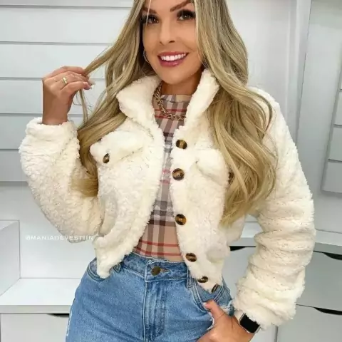 Casaco Teddy Feminino Curto Botão | Casaco Peludo | Jaquetinha Teddy