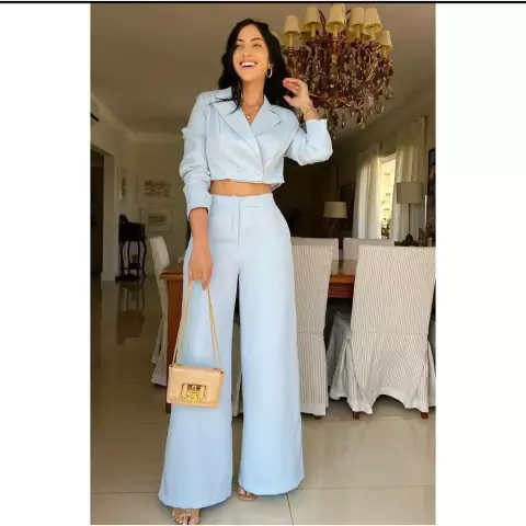 Conjunto alfaiataria Calça Pantalona e Blazer cropped Elegante e Casual