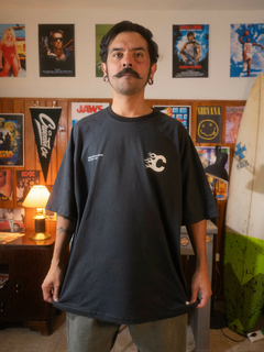 Remera OVERSIZE blaze negro “CUERDOS” en internet