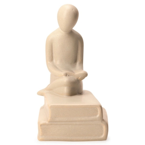 ESCULTURA PESSOA LENDO EM CERAMICA 20CM