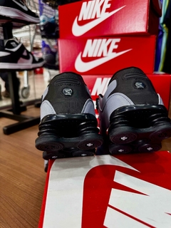 NIKE SHOX CINZA VIETNÃ na internet