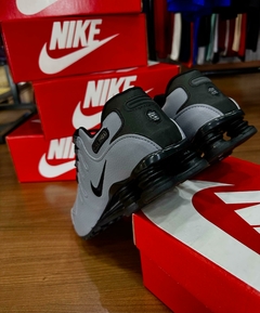 Imagem do NIKE SHOX CINZA VIETNÃ