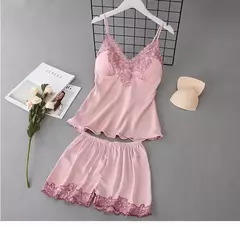 Conjunto de Pijama de Satén Suave - TOKO Directo a tu Puerta