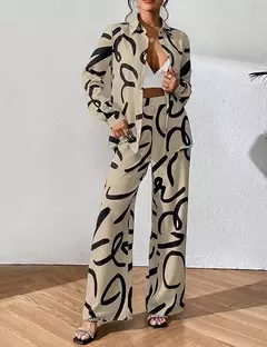 Conjunto con estampado elegante para mujer