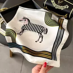 Imagen de Bufanda Cuadrada de Seda