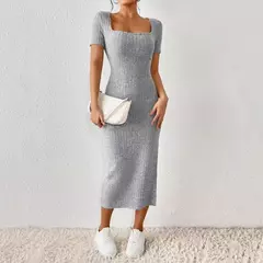 Vestido midi elegante con cuello cuadrado para mujer - TOKO Directo a tu Puerta