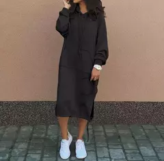 Vestido holgado informal de manga larga con cuello redondo.