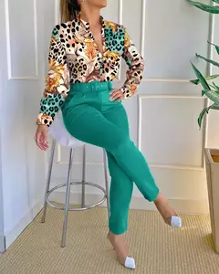 Imagen de Conjunto de 2 piezas con estampado para mujer, traje informal con botones, camis