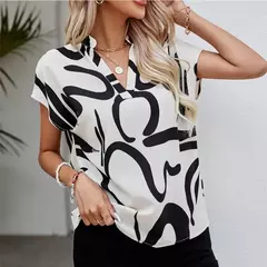 Camisa informal con manga de murciélago y estampado para mujer
