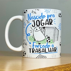 Caneca Nascido pra Jogar Futebol, Forçado a Trabalhar