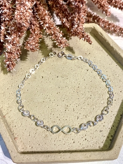 Pulseira infinito com zircônia