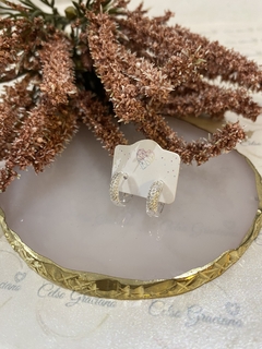 Argola cravejada micro zircônia M - comprar online