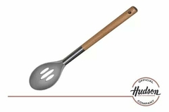 Cuchara Hudson Ranurada De Cocina Con Mango De Madera - ABRUZZO BAZAR