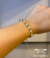 PULSERA BOLITAS DORADAS Y PERLAS en internet