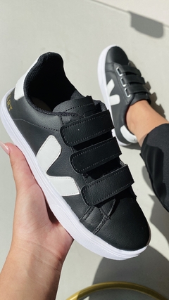 Tenis Vert Preto com Branco - Iza Ambrósio Shoes