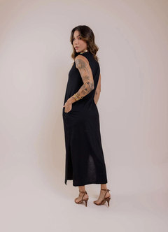 Vestido Longo Cavado com Bolso na internet