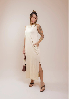 Vestido Longo Cavado com Bolso - Bege Claro