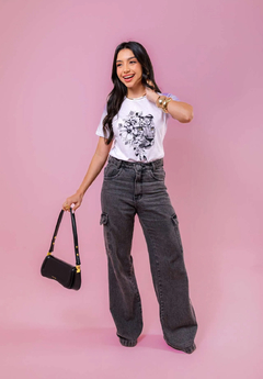 T-Shirt - Onça e Flores na internet