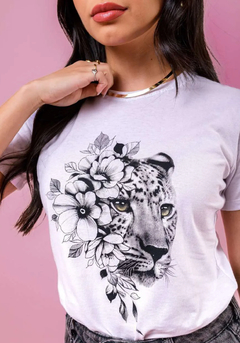 T-Shirt - Onça e Flores - comprar online