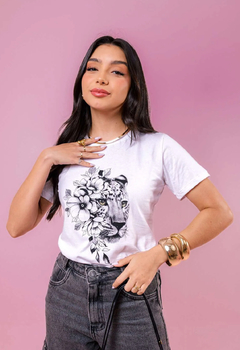 T-Shirt - Onça e Flores