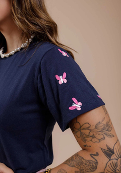 T-Shirt - Borboletas na Manga - comprar online