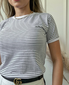 T-Shirt Listrada Branca na internet
