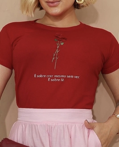 T-Shirt - É Sobre Crer Flor