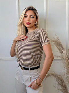 T-Shirt Listrada Nude na internet