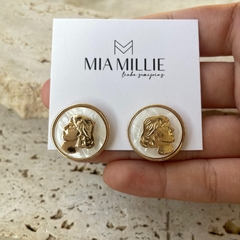 Brinco Lira Madrepérola (dourado)