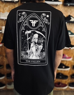 Remera Fallen Death’s Embrace en internet