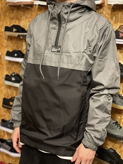 This is Bp Anorak Campismo