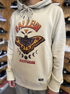 BUZO FALLEN LUNAR MOTH en internet