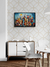 Sala de jantar moderna com quadro abstrato de cidade colorida em destaque na parede. Papel de parede geométrico em tons neutros cria um fundo elegante. Buffet de madeira com detalhes brancos, cadeira branca moderna e parte de uma mesa redonda compõem o am
