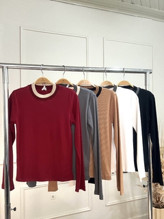 Blusa Basic Gola Bicolor