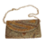 Bolsa dourada bordada à mão com detalhes em lantejoulas e corrente dourada.