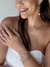 Imagem do Pulseira Em Formato de S Diamantada Com Pérolas Banhada a Ouro 18k e Ródio Branco