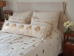 LINEA GLAM | ACOLCHADO DOTS ORO - Concepto Cálido