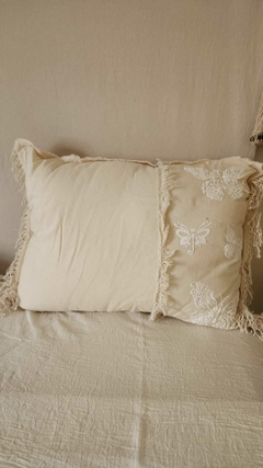 Almohada Mariposas Relieve