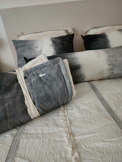 Pie de cama acuarela gris en internet