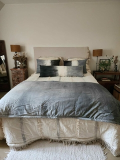 Pie de cama acuarela gris