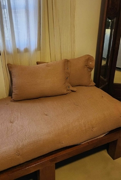 Pie de cama avellana capitone
