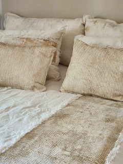Linea Glam | Acolchado Manuel Oro - Concepto Cálido