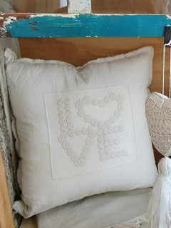 Almohadón LOVE bordado - comprar online