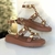 Flatform Mary Carvalho Fechada no tornozelo com spikes na internet