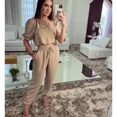 Conjunto De Duna Feminina cropped com manga princesa com elastico na barra E calca jogger - comprar online