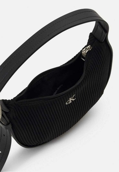 Handbag ribbed CK en internet