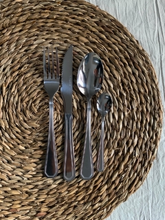 SET DE CUBIERTOS X24 DE ACERO INOXIDABLE