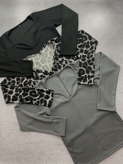 Camiseta cuello trébol | Elástizada